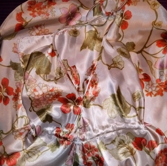 Charlotte Russe CR Signature Satin Ivory V-Neck Halter Floral Summer Dress Small - Picture 3 of 9